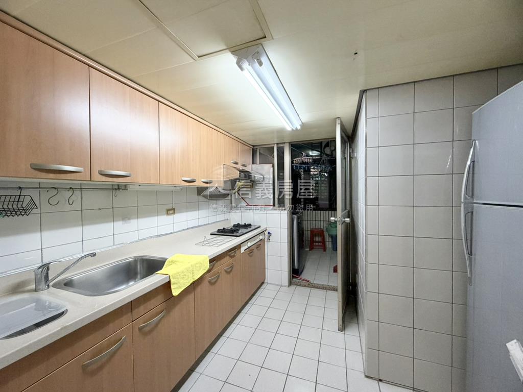 附中３房商二住四Ｂ１坡平房屋室內格局與周邊環境