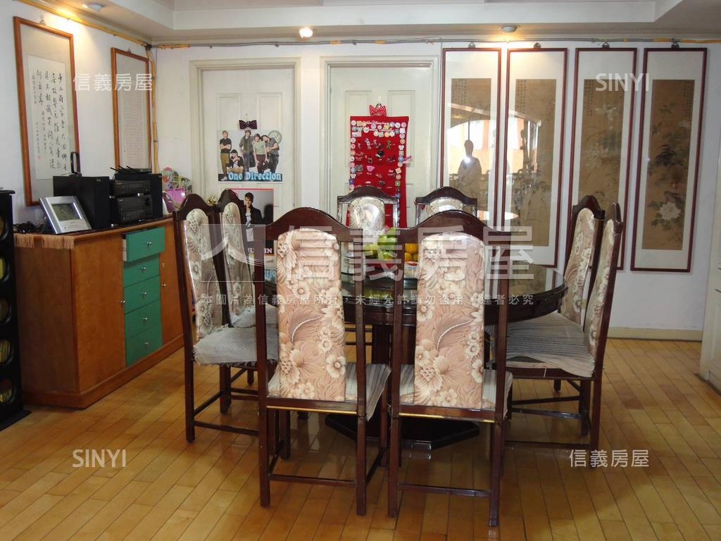 面碧湖４房美景華廈＋車位房屋室內格局與周邊環境