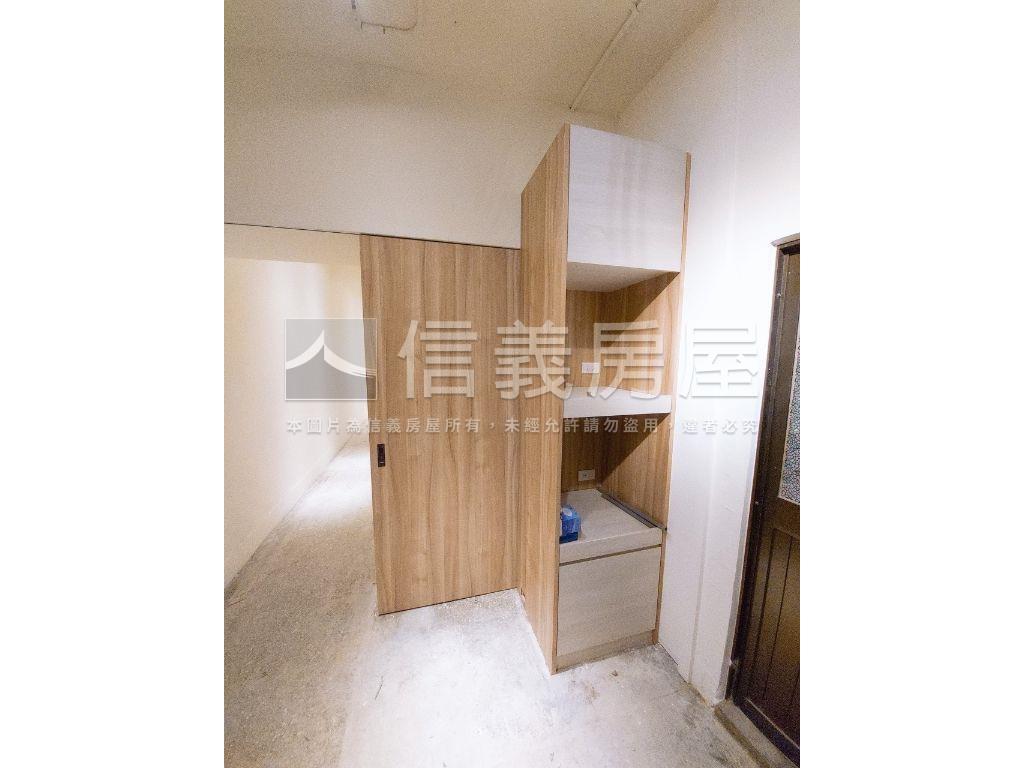 新板特區美寓頂加房屋室內格局與周邊環境