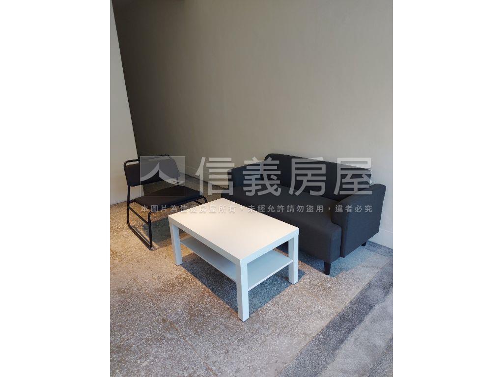 新板特區美寓頂加房屋室內格局與周邊環境