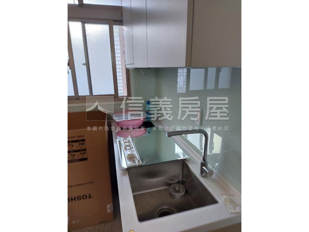 新板特區美寓頂加房屋室內格局與周邊環境