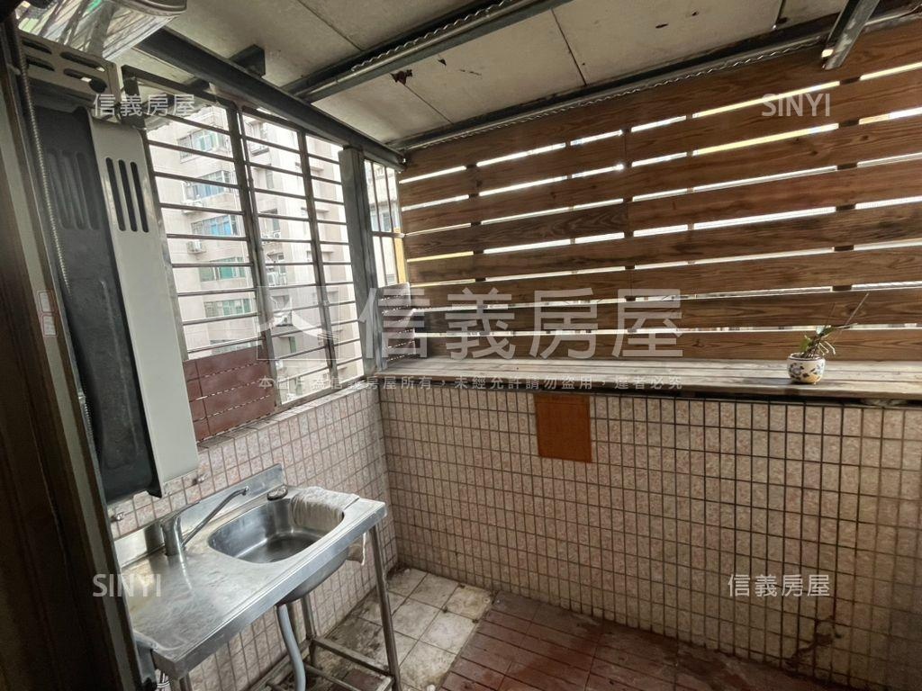 木柵捷運比佛利名家華廈房屋室內格局與周邊環境