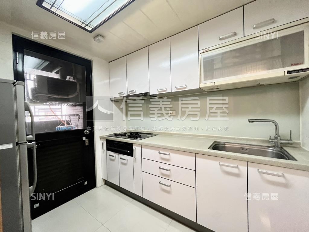 西區低總價震後兩房車位房屋室內格局與周邊環境