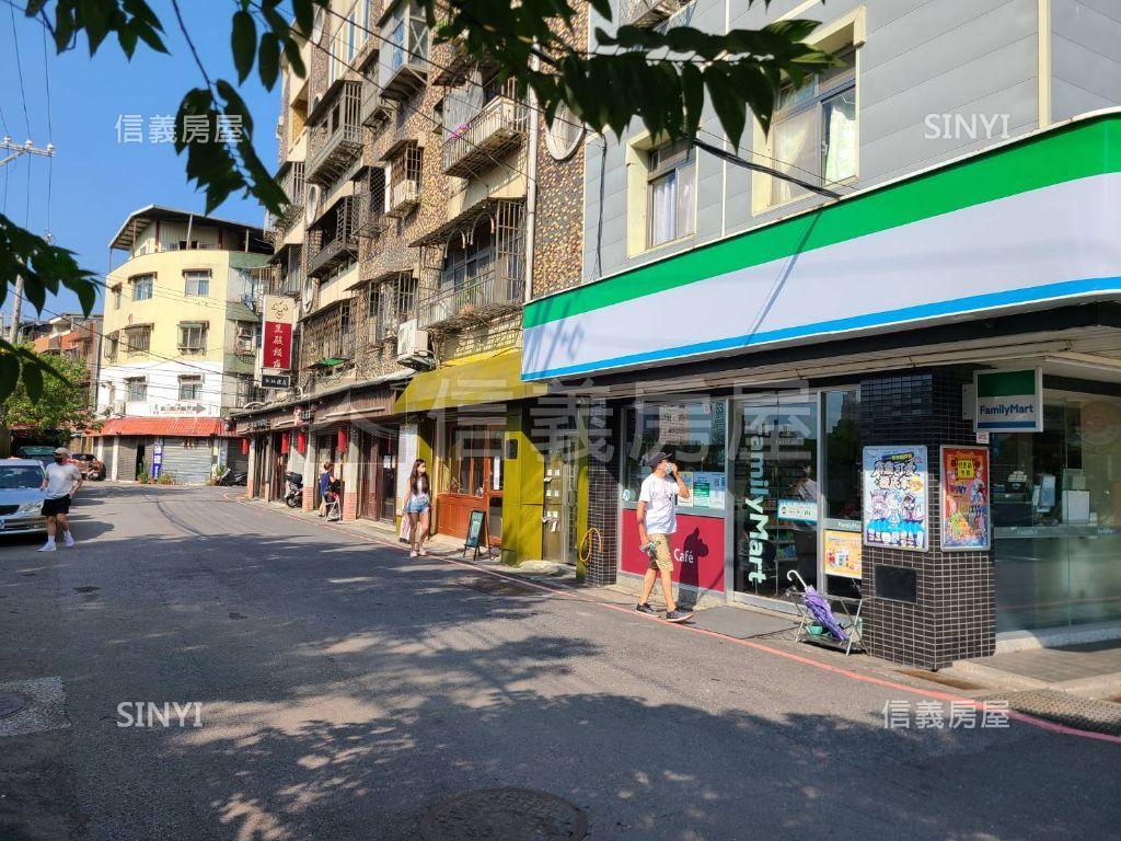 中正路邊間鉑金粉鑽店面房屋室內格局與周邊環境