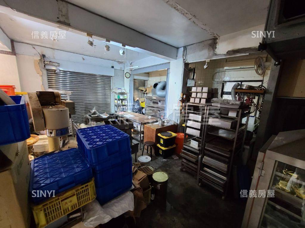 中正路邊間鉑金粉鑽店面房屋室內格局與周邊環境