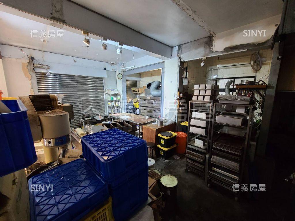 中正路邊間鉑金粉鑽店面房屋室內格局與周邊環境