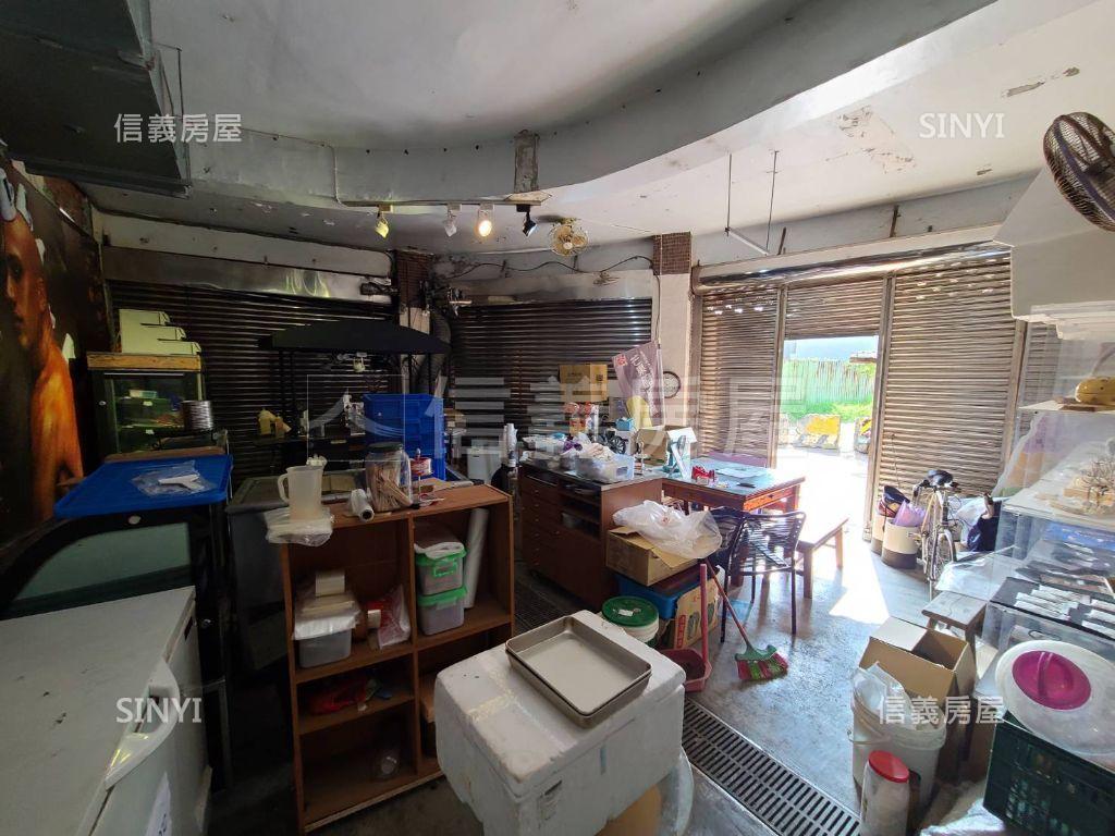 中正路邊間鉑金粉鑽店面房屋室內格局與周邊環境