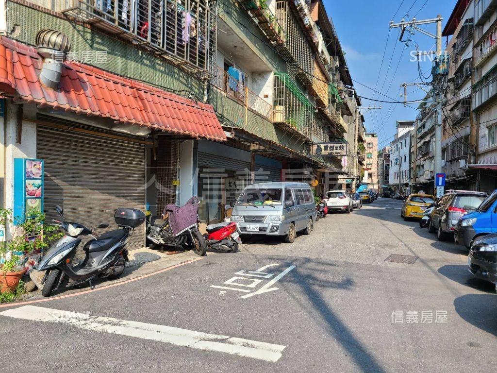 中正路邊間鉑金粉鑽店面房屋室內格局與周邊環境