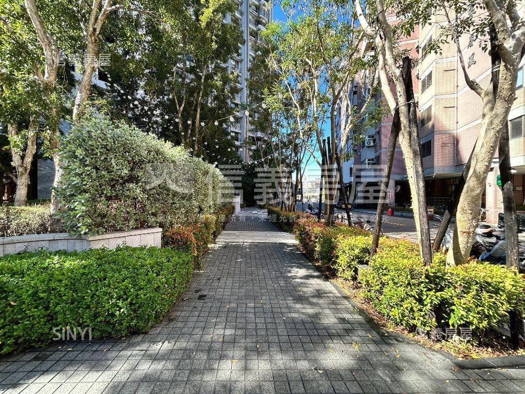 時代溫莎現隔二房平面車位房屋室內格局與周邊環境