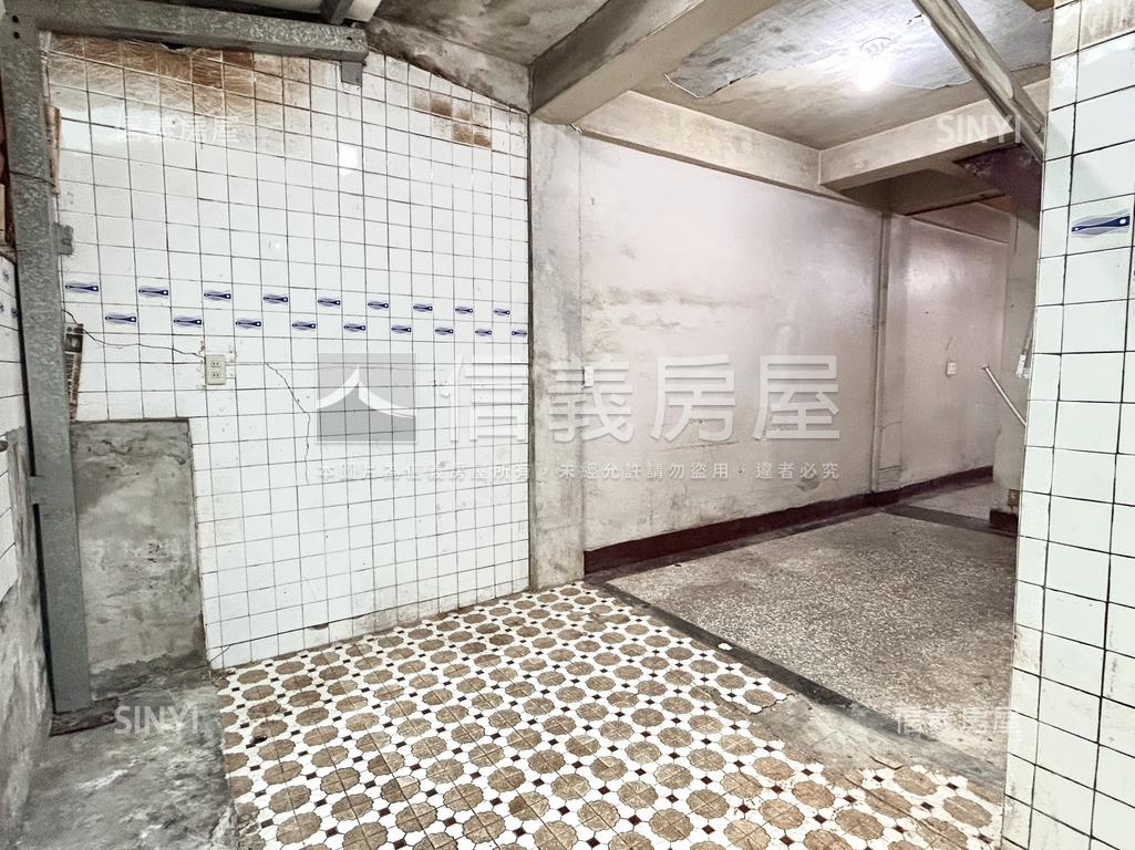 美村路一段便宜透天房屋室內格局與周邊環境