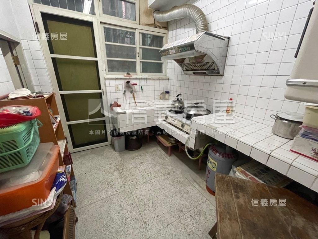 中央新村三街前段美透天房屋室內格局與周邊環境