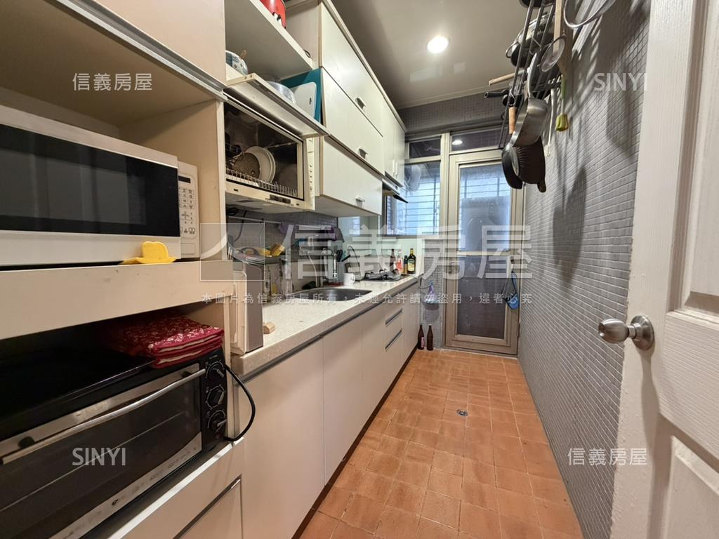 大安捷運景觀獨棟花園頂加房屋室內格局與周邊環境