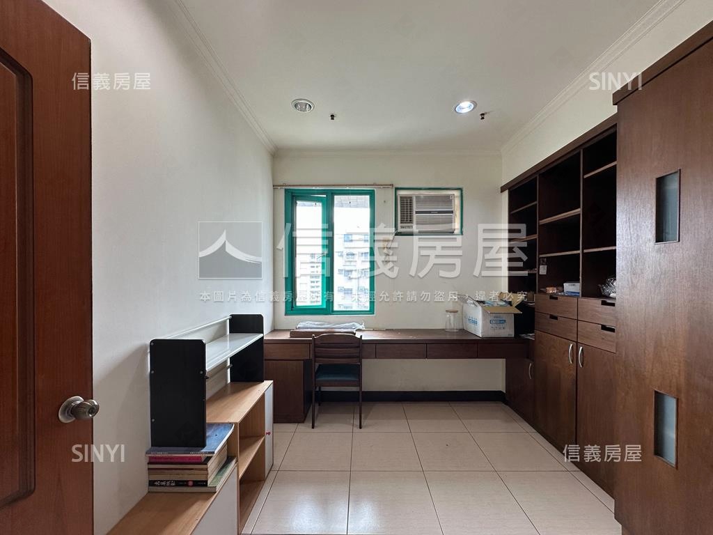 巨蛋瑞豐蓮潭景觀三房車位房屋室內格局與周邊環境