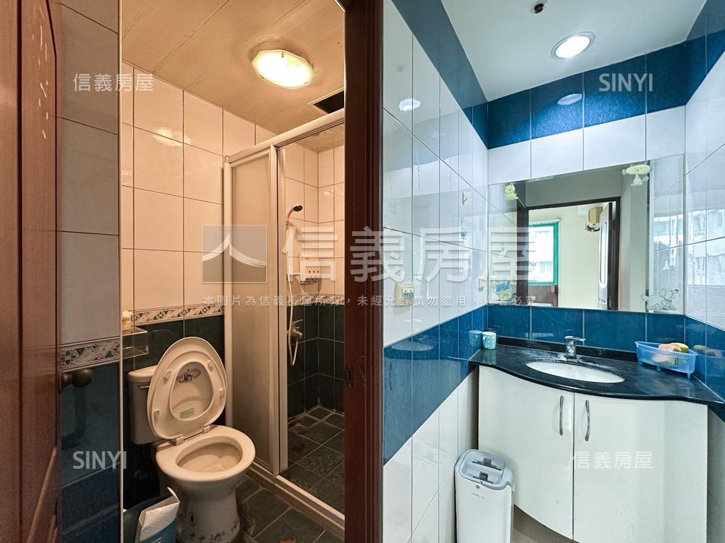 巨蛋瑞豐蓮潭景觀三房車位房屋室內格局與周邊環境