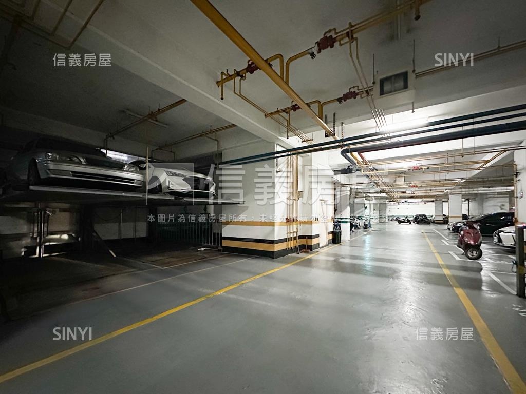 巨蛋瑞豐蓮潭景觀三房車位房屋室內格局與周邊環境