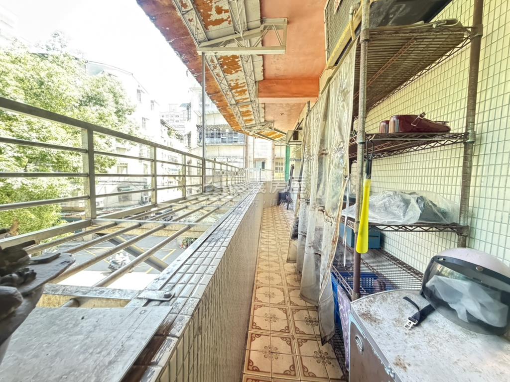 面學校、邊間、公寓三樓房屋室內格局與周邊環境