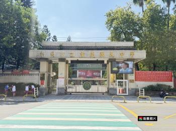 面學校、邊間、公寓三樓