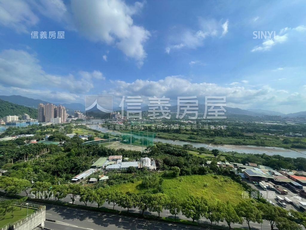 專任美河市河景高樓兩房房屋室內格局與周邊環境