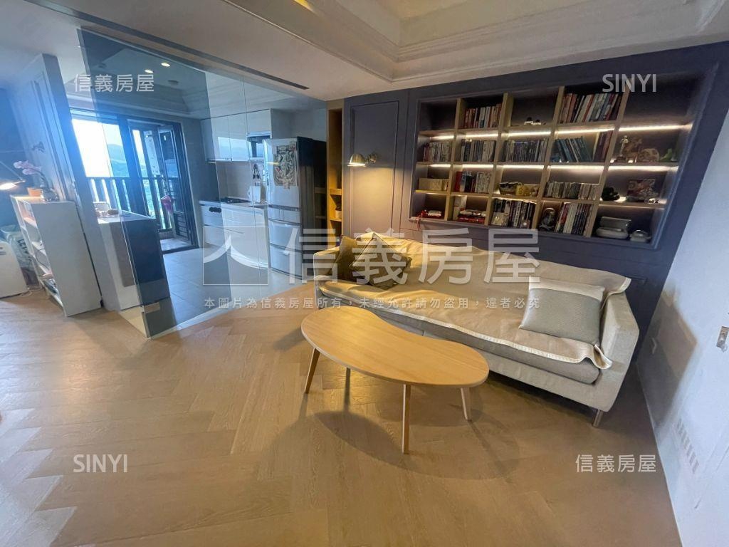 專任美河市河景高樓兩房房屋室內格局與周邊環境
