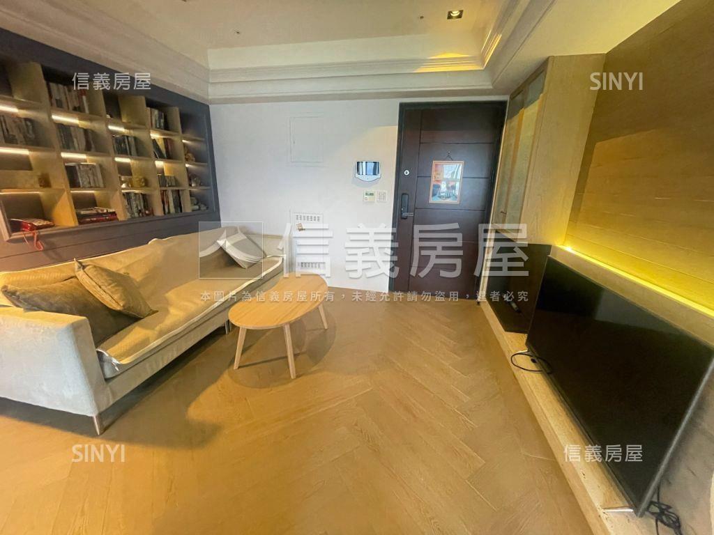 專任美河市河景高樓兩房房屋室內格局與周邊環境