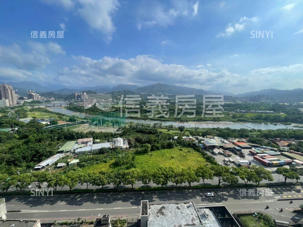 專任美河市河景高樓兩房房屋室內格局與周邊環境