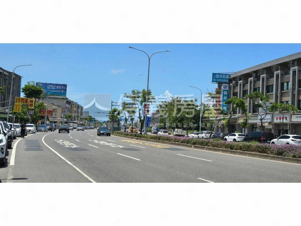 台南高鐵首富集市鑽店住２房屋室內格局與周邊環境
