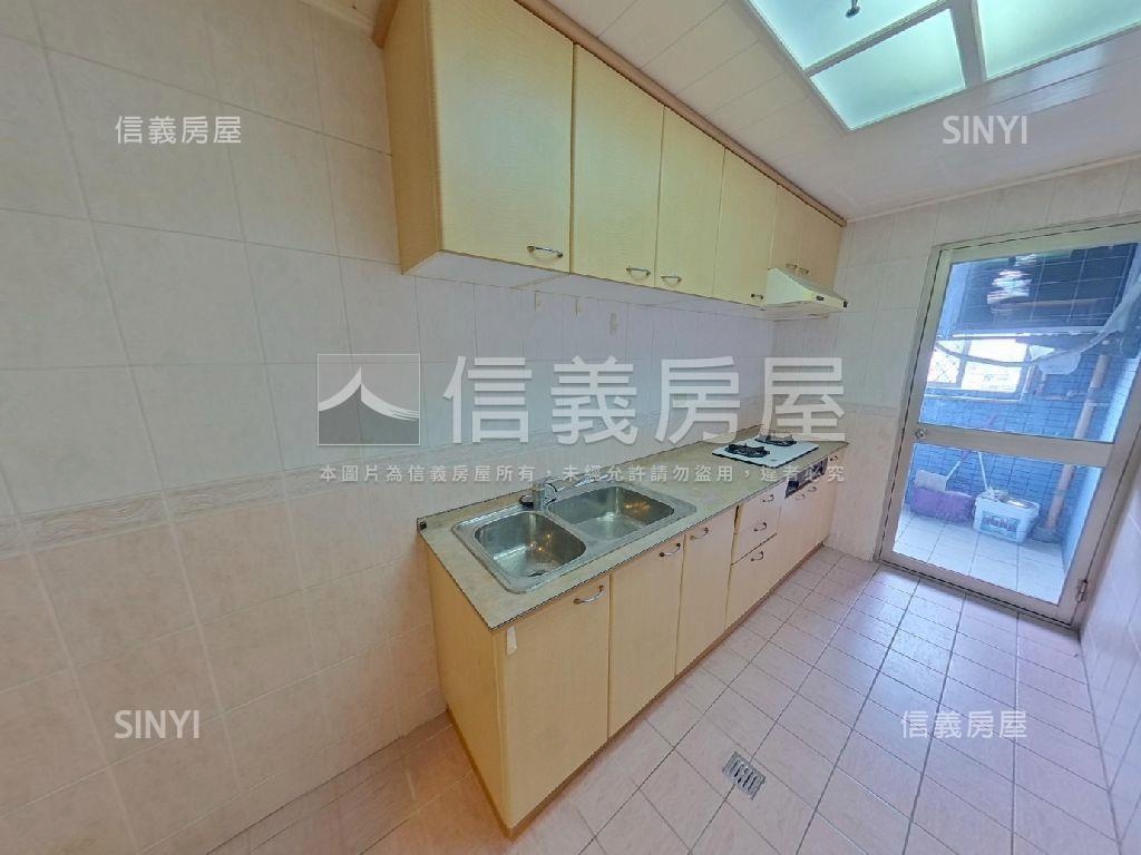 春日路遠眺山景大空間車位房屋室內格局與周邊環境