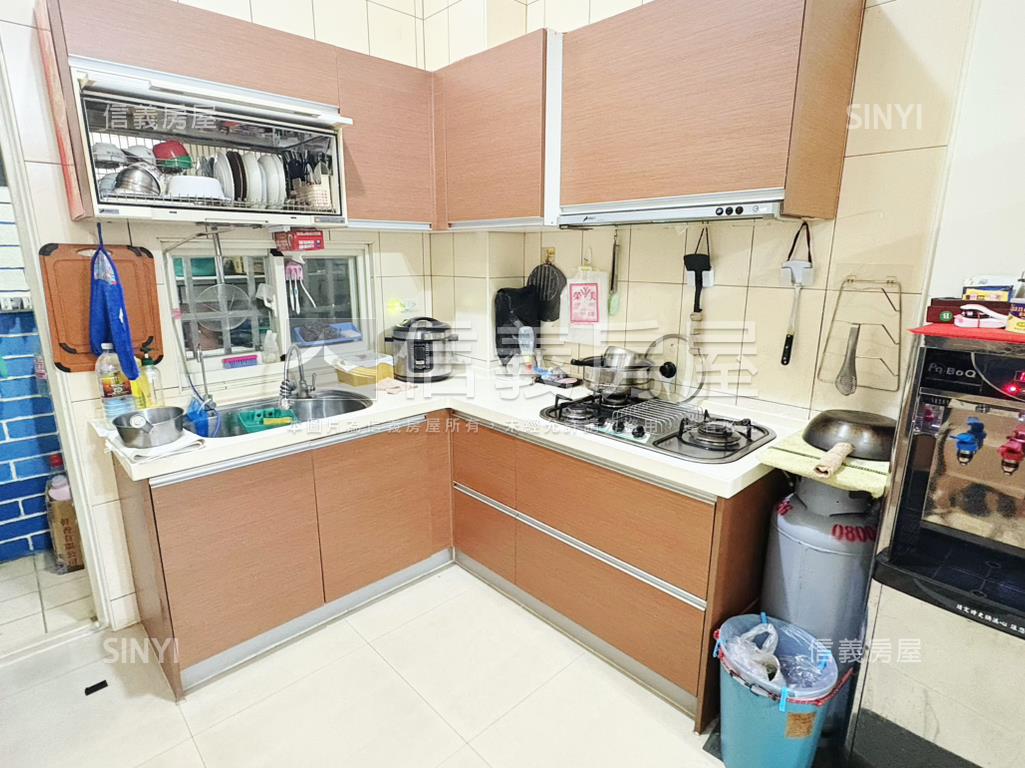 沙鹿震後美別墅屋況好棒房屋室內格局與周邊環境