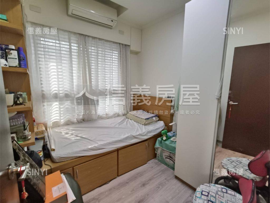 鳳凰時代大３房平車房屋室內格局與周邊環境