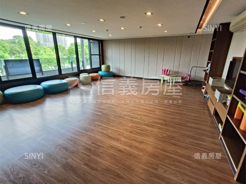 鳳凰時代大３房平車房屋室內格局與周邊環境