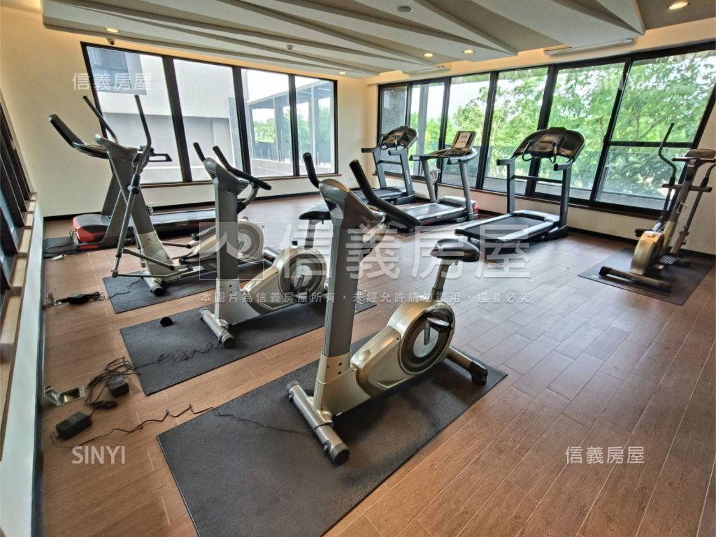 鳳凰時代大３房平車房屋室內格局與周邊環境