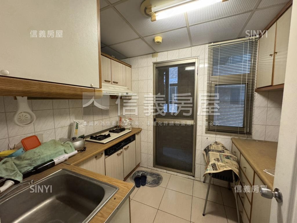 綠大地再接一間五房三平車房屋室內格局與周邊環境