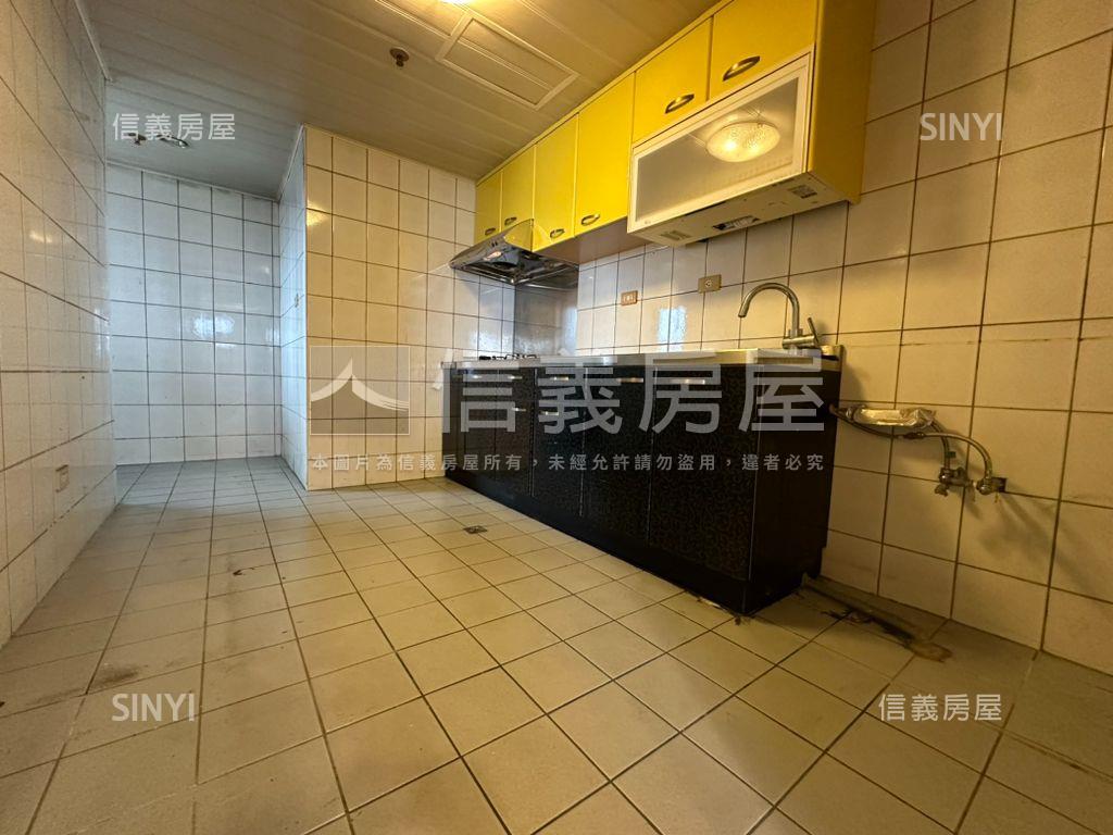 高樓層視野面河畔三房平車房屋室內格局與周邊環境