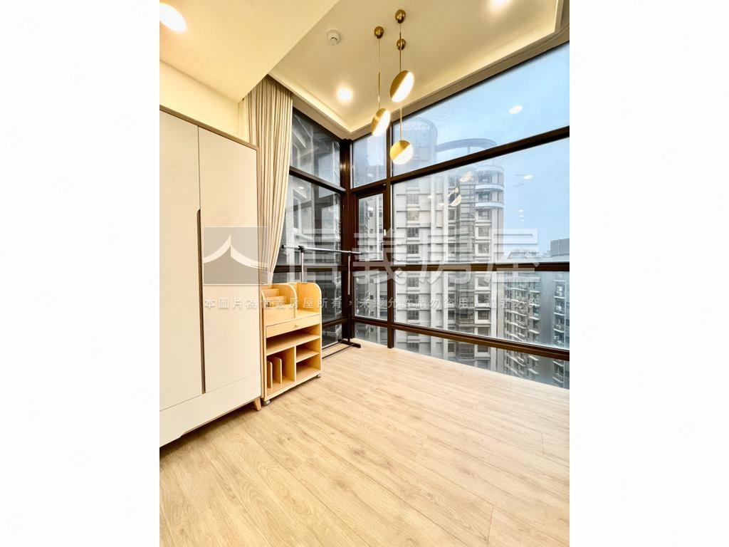 上河園・四房雙平面車位房屋室內格局與周邊環境