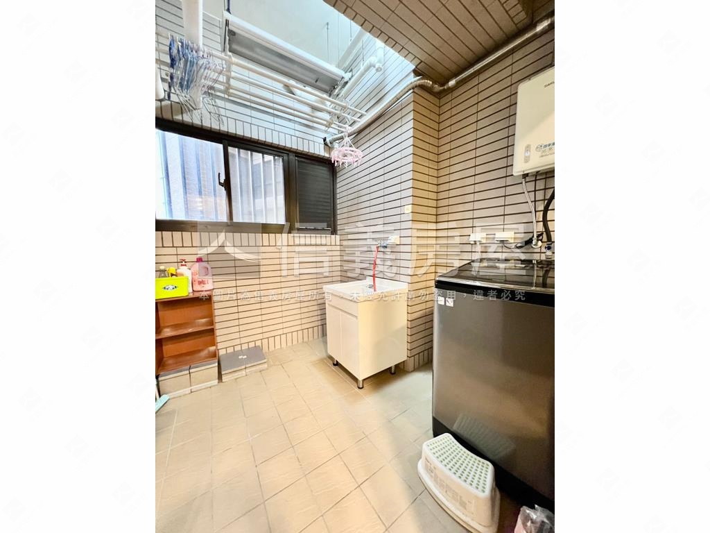 上河園・四房雙平面車位房屋室內格局與周邊環境