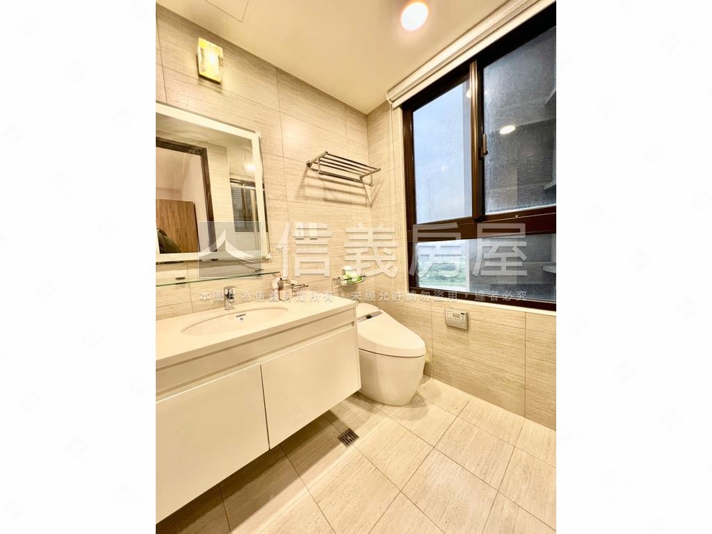 上河園・四房雙平面車位房屋室內格局與周邊環境