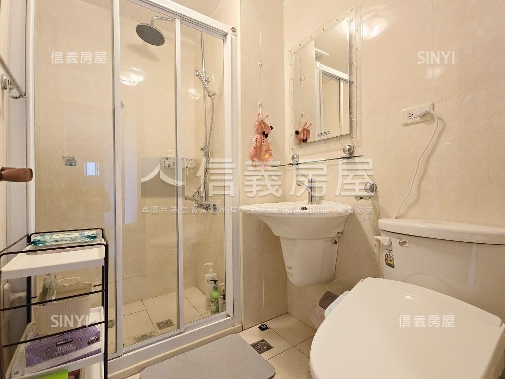 樂活郡。朝公園Ｂ１邊車位房屋室內格局與周邊環境