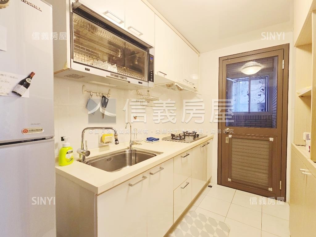 樂活郡。朝公園Ｂ１邊車位房屋室內格局與周邊環境