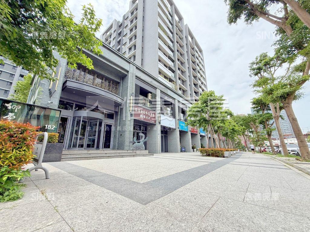 單元一稀有挑高仰雲店面房屋室內格局與周邊環境