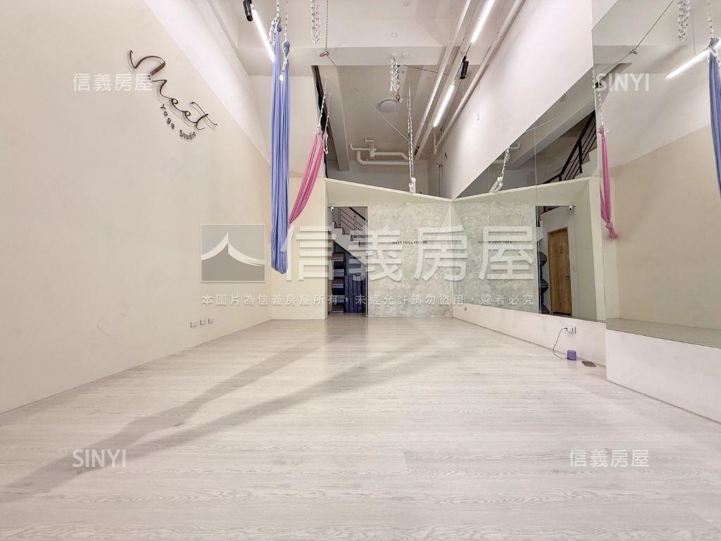 單元一稀有挑高仰雲店面房屋室內格局與周邊環境