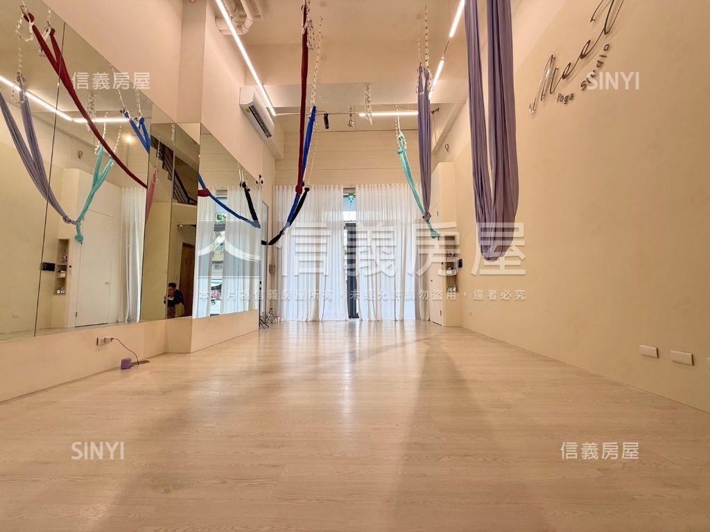 單元一稀有挑高仰雲店面房屋室內格局與周邊環境