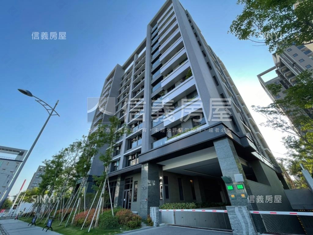 單元一稀有挑高仰雲店面房屋室內格局與周邊環境