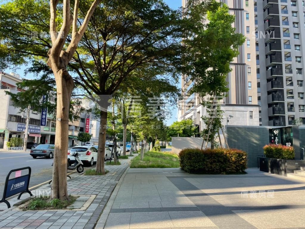 單元一稀有挑高仰雲店面房屋室內格局與周邊環境