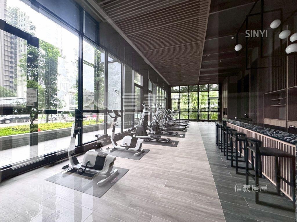 單元一挑高大城仰雲店面房屋室內格局與周邊環境