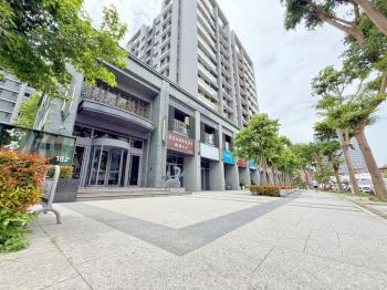 輕屋齡挑高大城仰雲店面