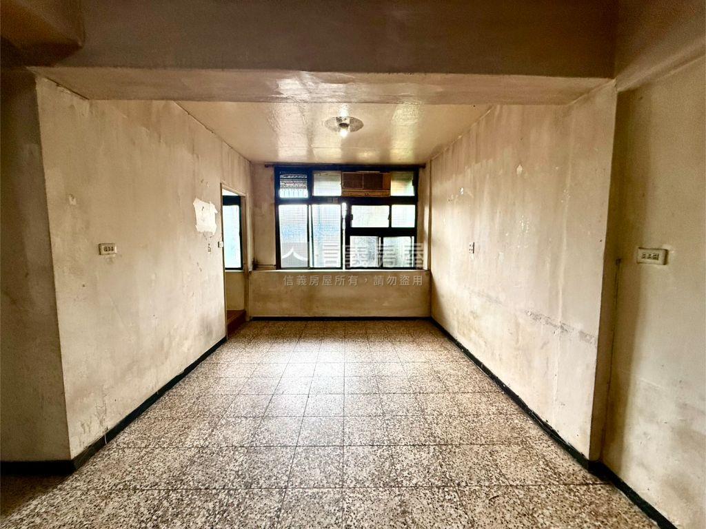 萬華採光頂樓房屋室內格局與周邊環境