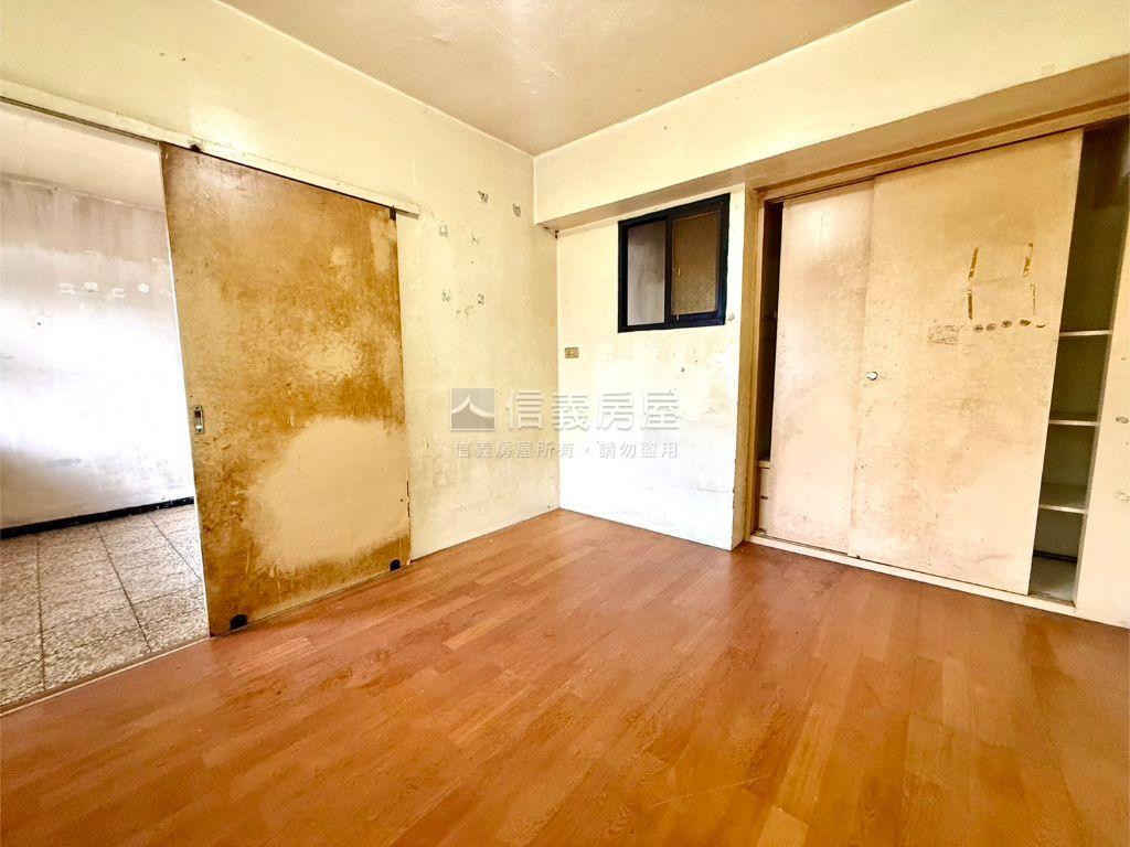 萬華採光頂樓房屋室內格局與周邊環境