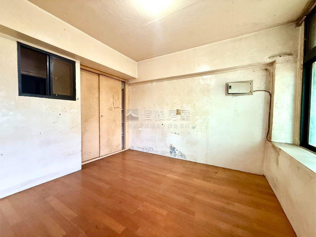 萬華採光頂樓房屋室內格局與周邊環境