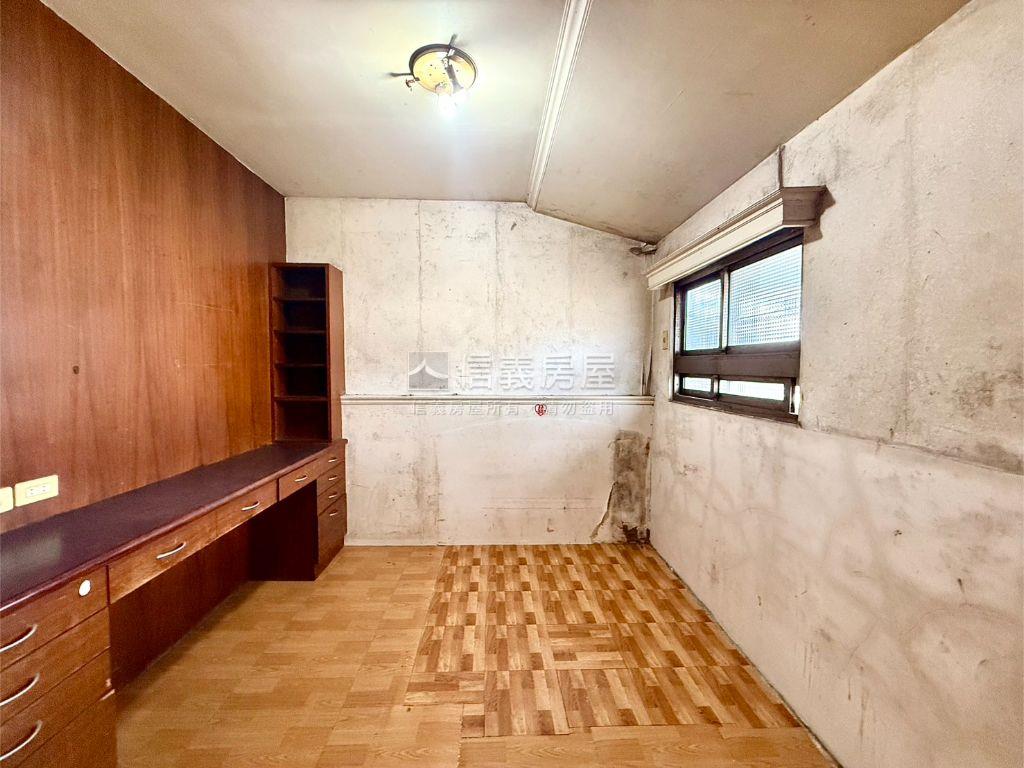 萬華採光頂樓房屋室內格局與周邊環境