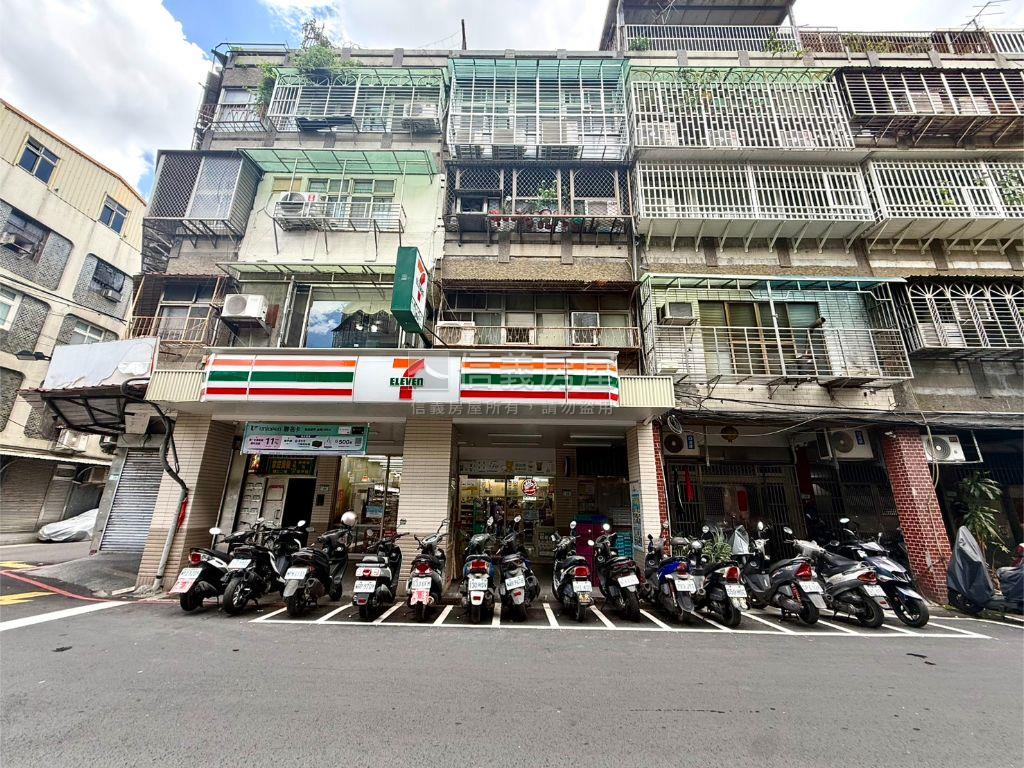 萬華採光頂樓房屋室內格局與周邊環境